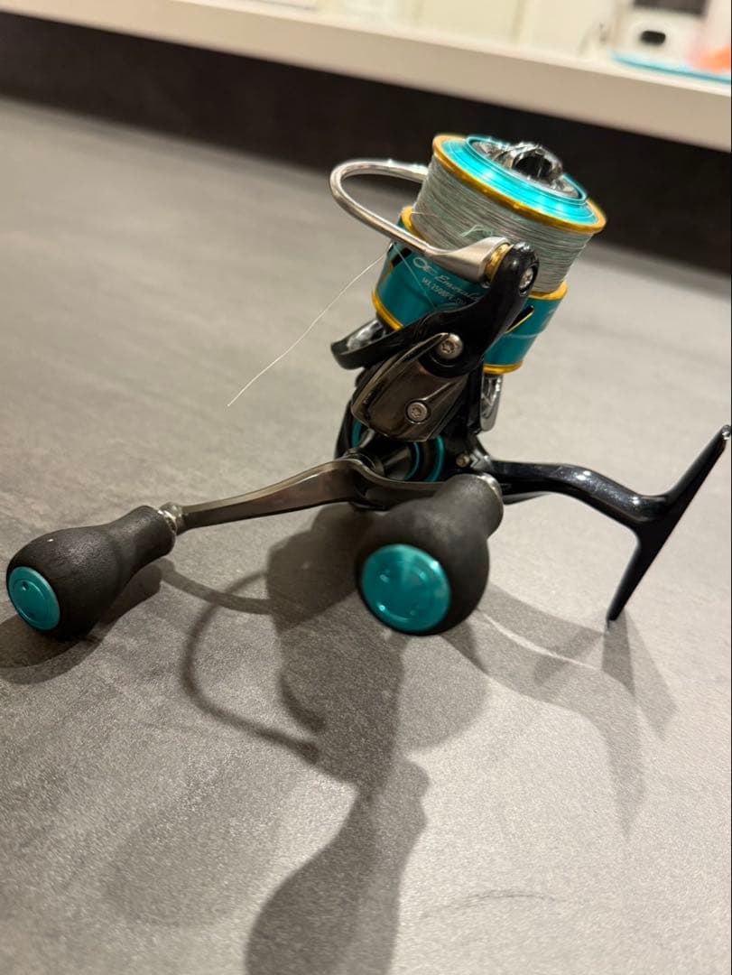 Emeraldas MX 2508PE-DH リール