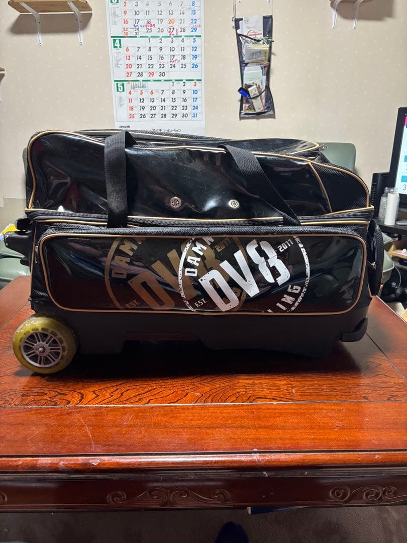 DV8 ボウリング用バッグ ブラック/ゴールド