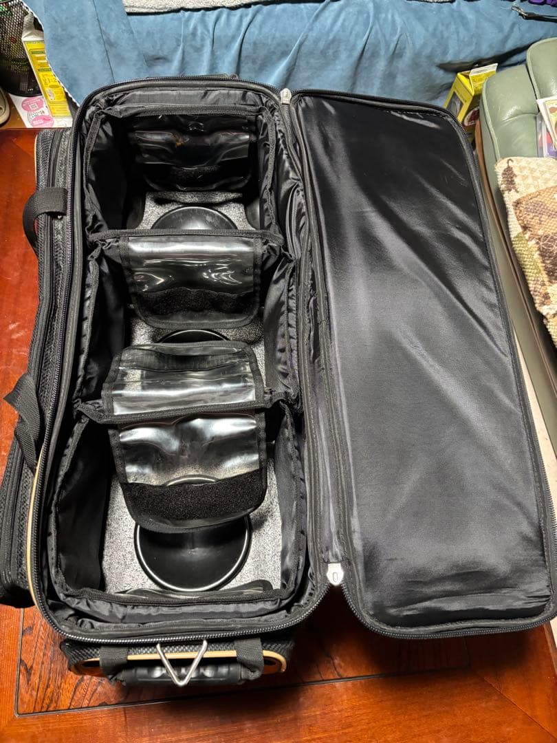 DV8 ボウリング用バッグ ブラック/ゴールド