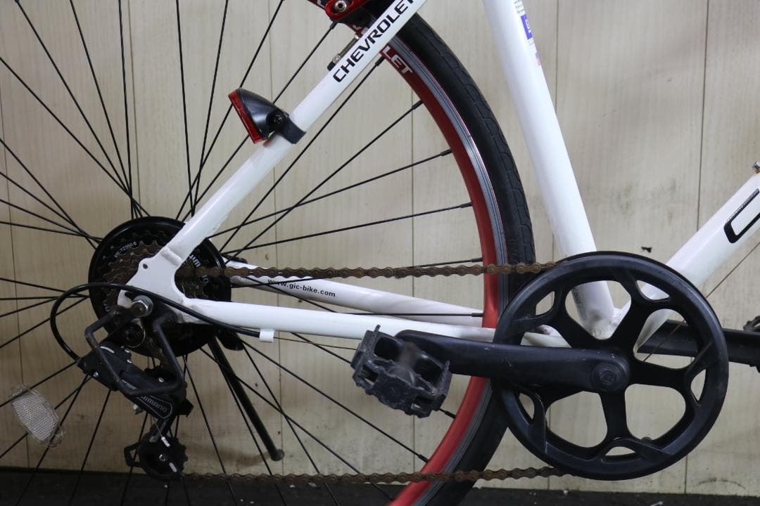 シボレーコルベット 700C シマノ6速 440mm クロスバイク 白