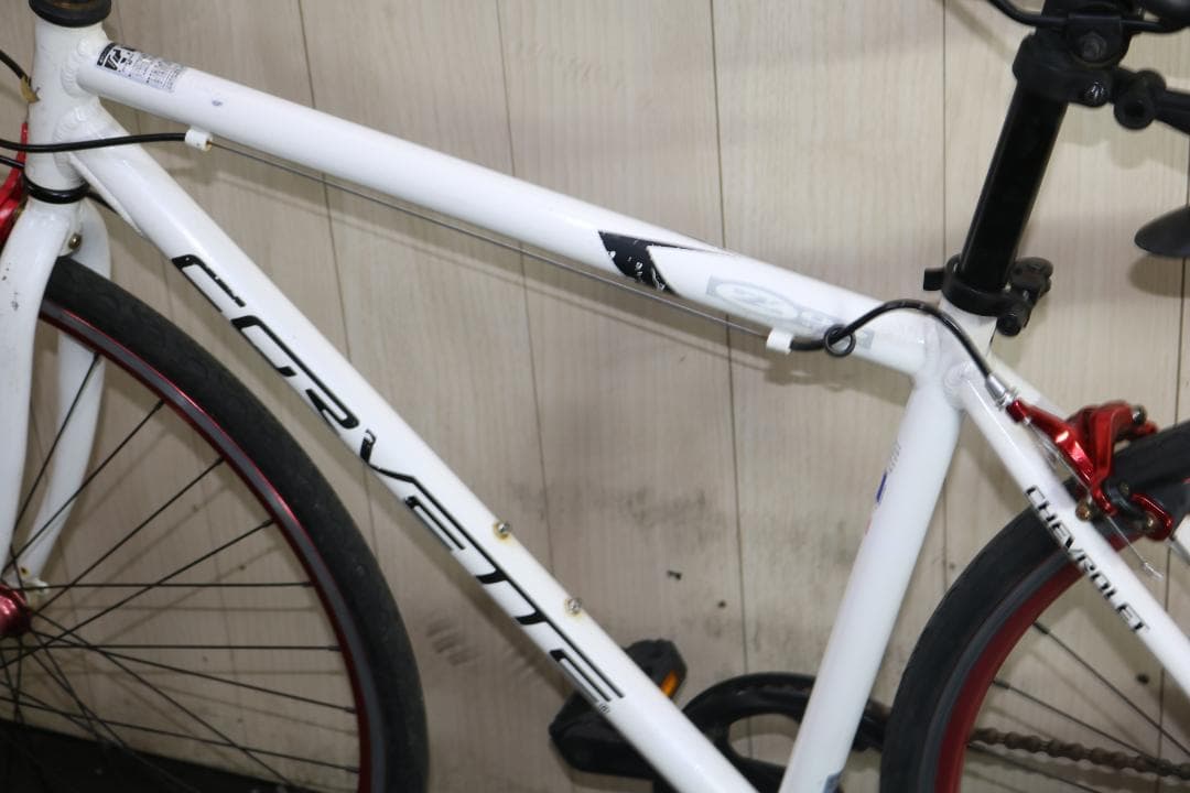 シボレーコルベット 700C シマノ6速 440mm クロスバイク 白