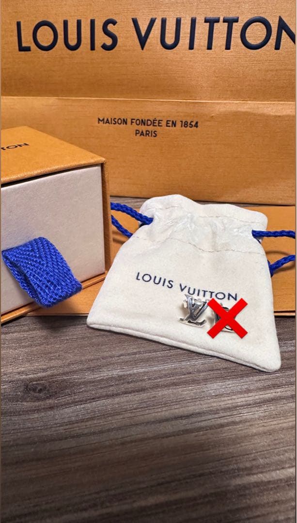 LOUIS VUITTON LVロゴピアス(片耳用)