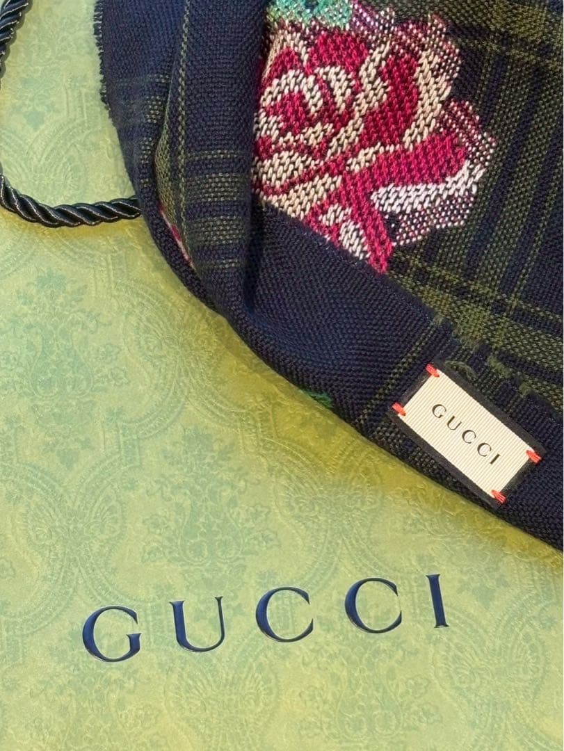 【極美品】GUCCI チェック柄マフラー 花柄刺繍付き
