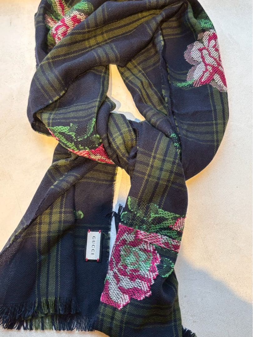 【極美品】GUCCI チェック柄マフラー 花柄刺繍付き
