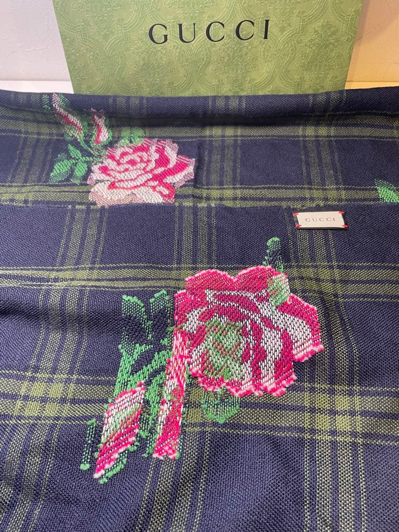 【極美品】GUCCI チェック柄マフラー 花柄刺繍付き