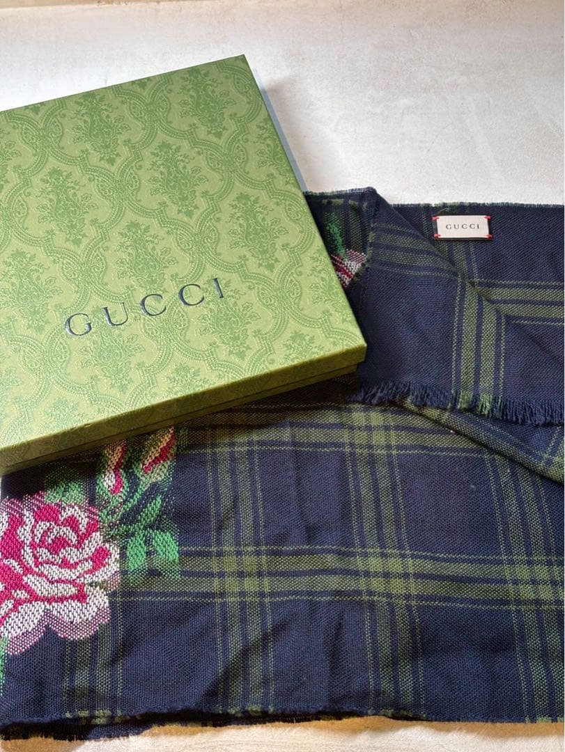 【極美品】GUCCI チェック柄マフラー 花柄刺繍付き