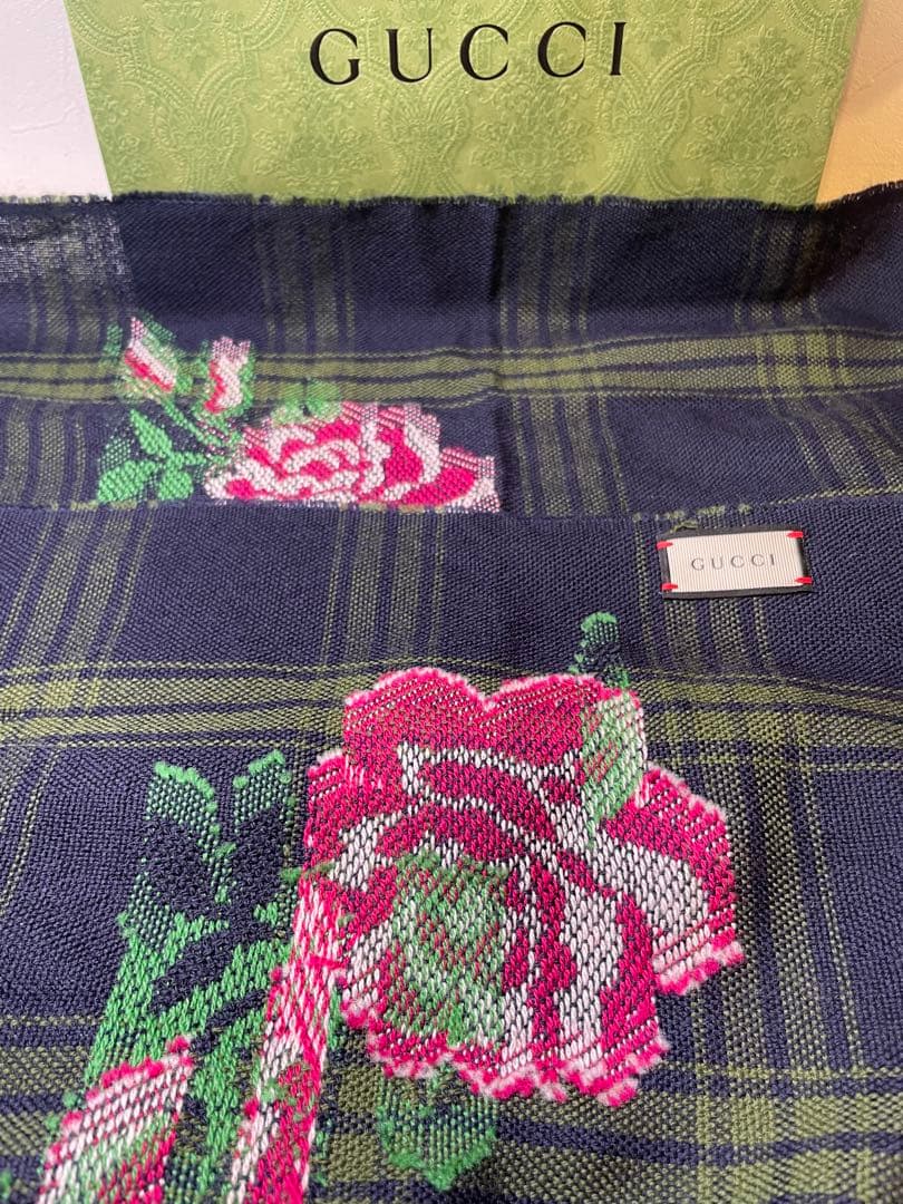 【極美品】GUCCI チェック柄マフラー 花柄刺繍付き