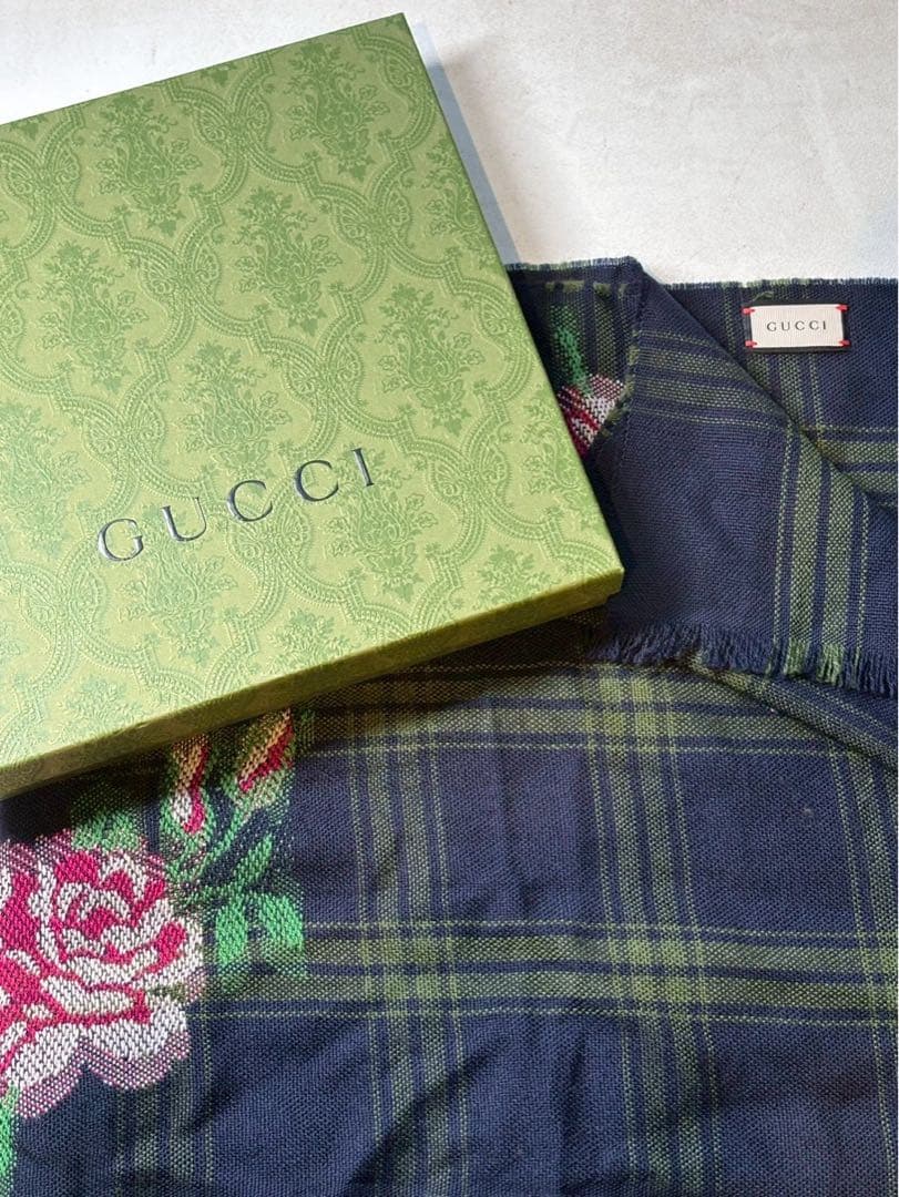 【極美品】GUCCI チェック柄マフラー 花柄刺繍付き