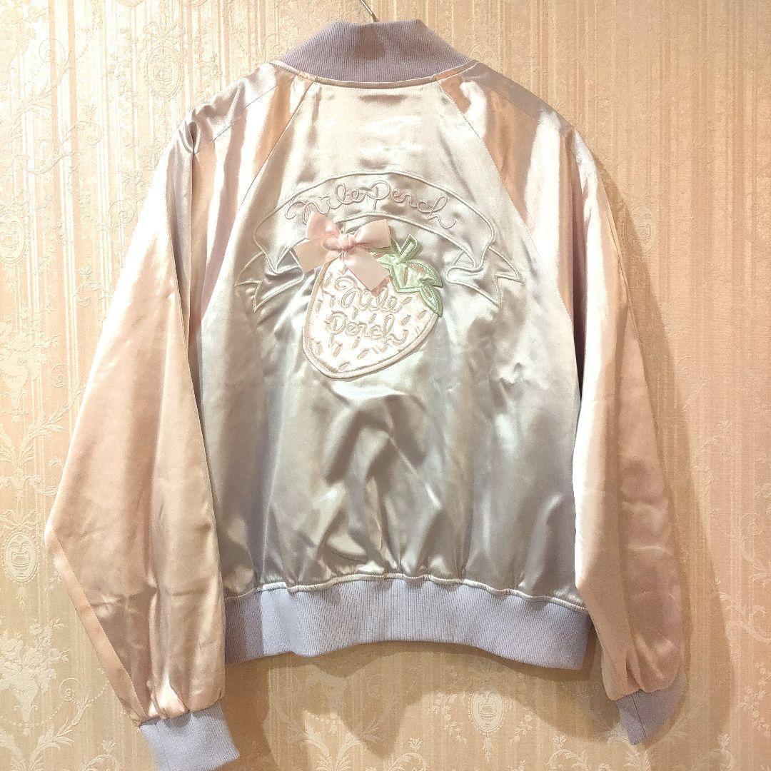 ナイルパーチ　サテンスカジャン　ストロベリーワッペン