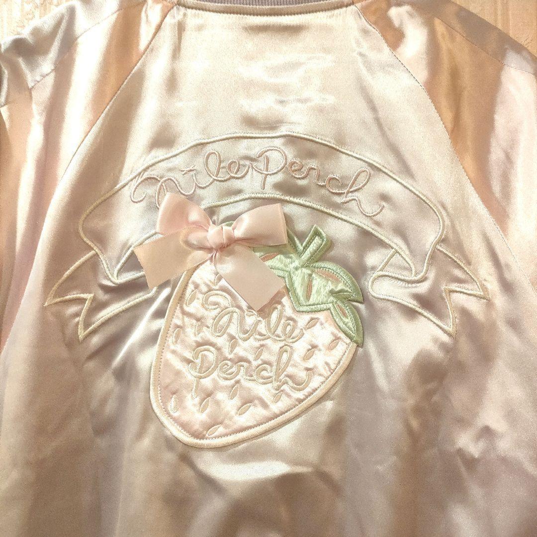 ナイルパーチ　サテンスカジャン　ストロベリーワッペン