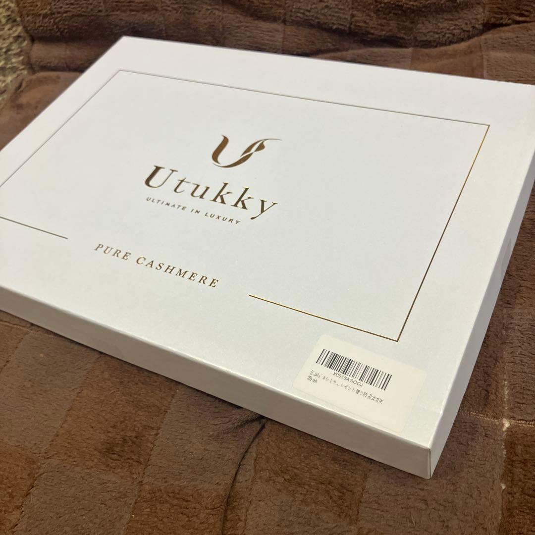 Utukky カシミヤ100% マフラー　ピンクベージュ　チェック　新品　箱付き