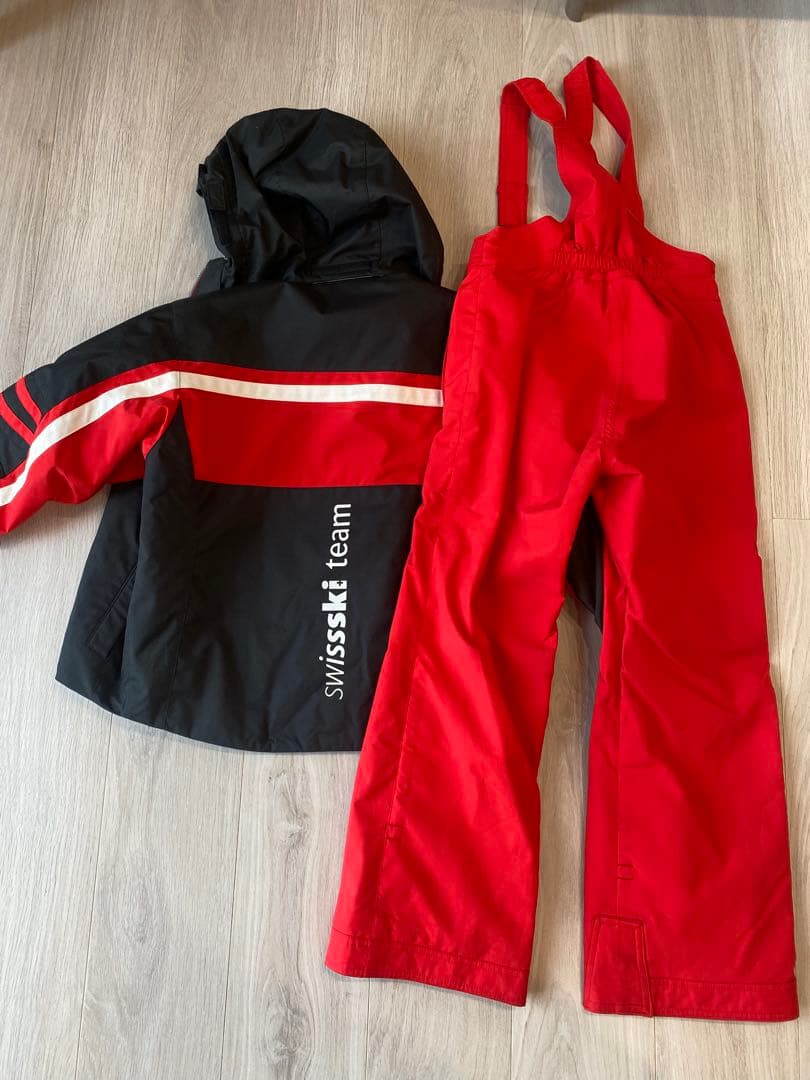 DESCENTE スキーウェア 子ども用 サイズ130cm 上下セット　黒/赤