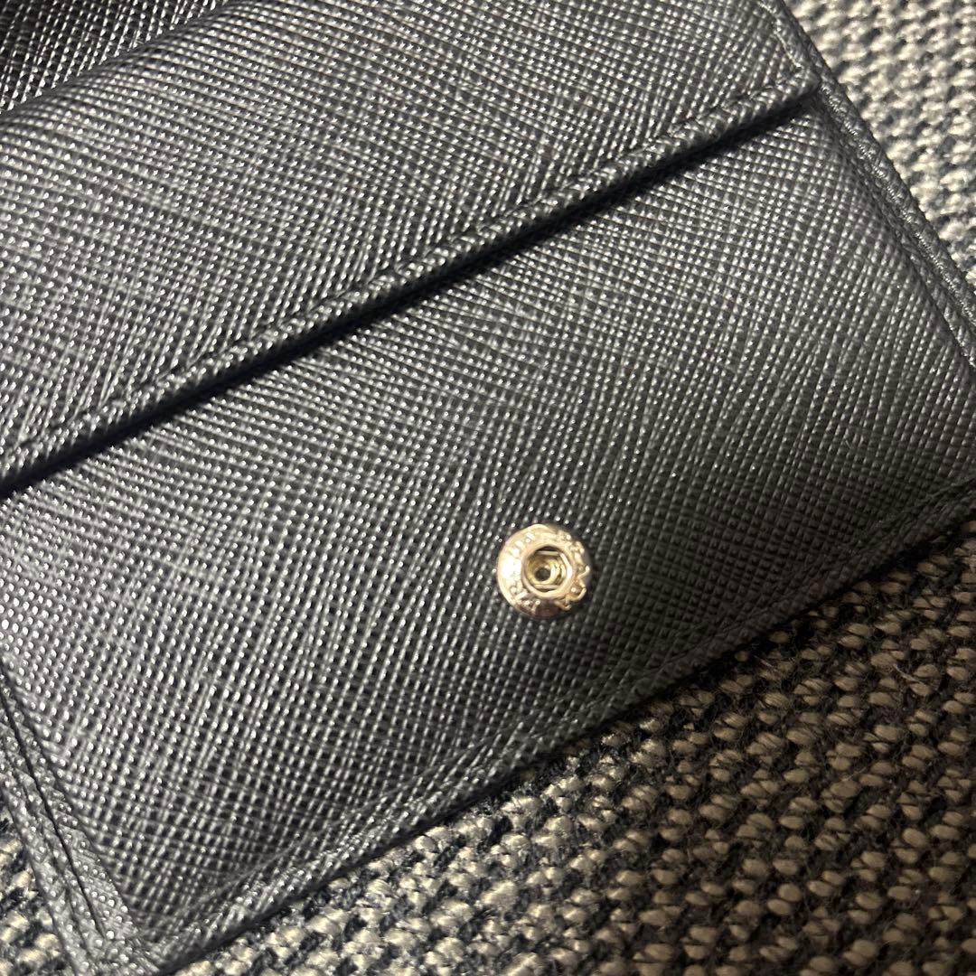 プラダ　二つ折財布