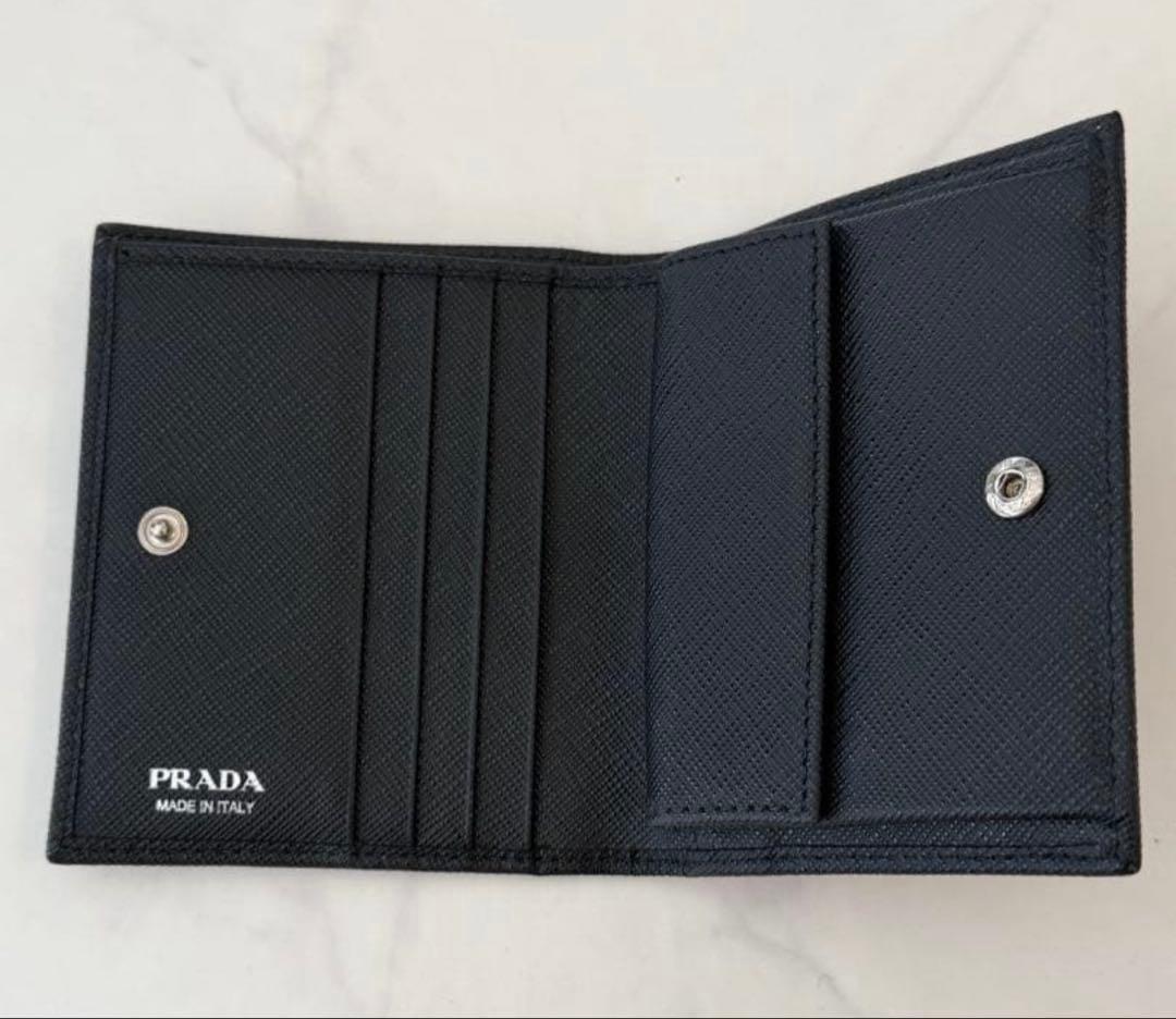 プラダ　二つ折財布