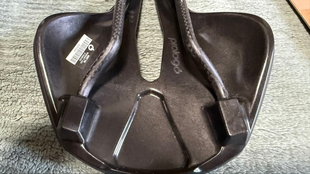 【新品に近い】prologo サドル NAGO R4 PAS NACK 147