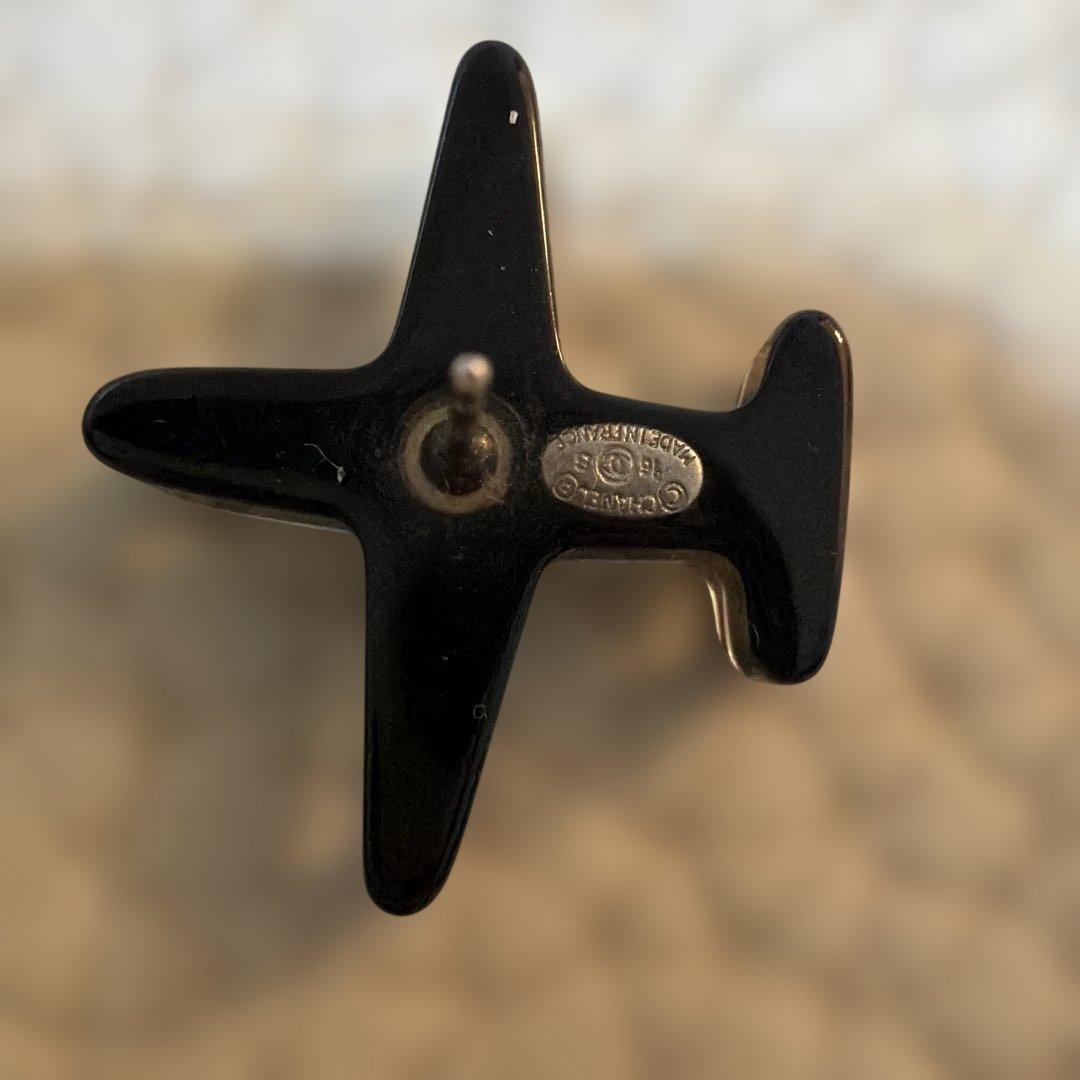 CHANELアクリルピアス エアプレイン