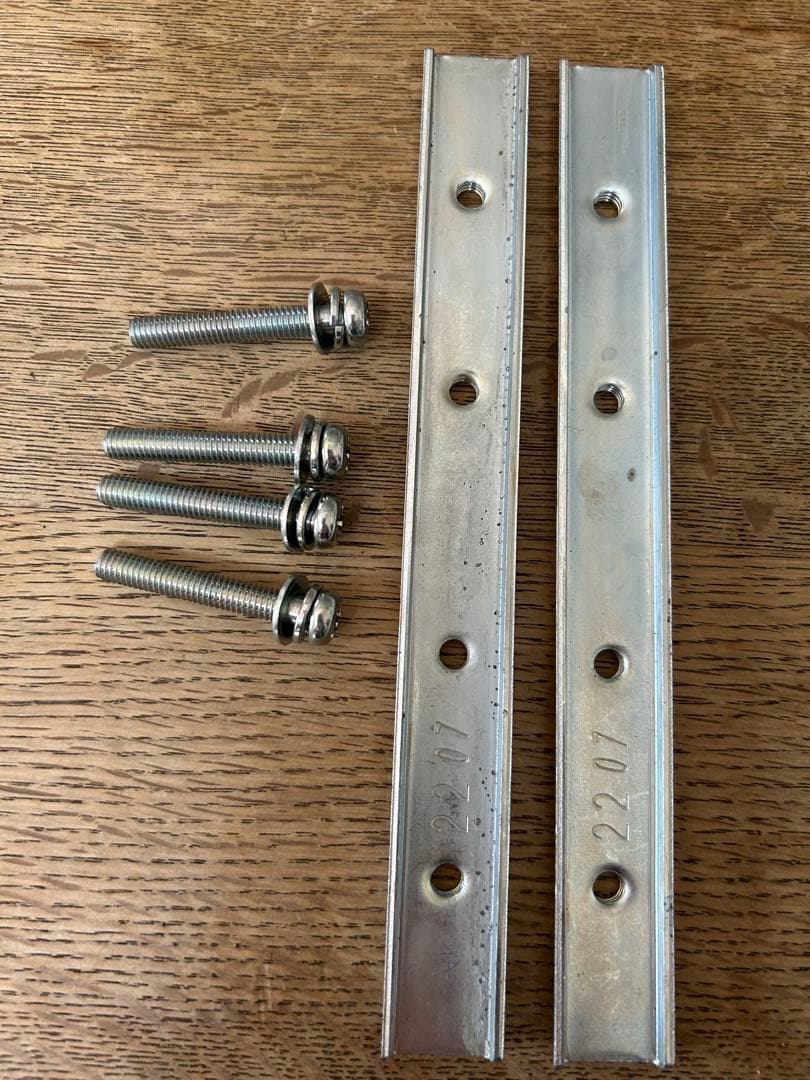 ヘッドレスト付きカジュアルリアキッズシート　1ヶ月使用の美品