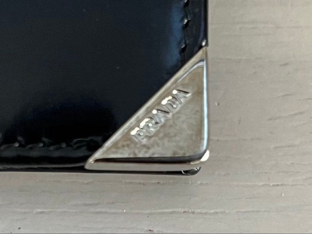 【新品未使用箱有り】PRADA VITELLO BOX　プラダ　二つ折り財布　黒