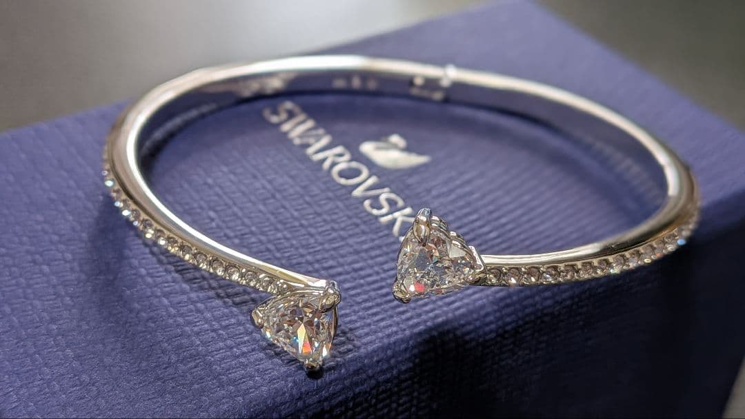 ☆お値下げ☆Swarovski ハートホワイトバングル
