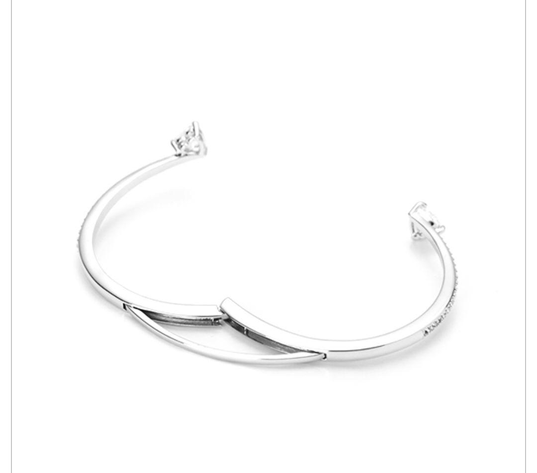 ☆お値下げ☆Swarovski ハートホワイトバングル