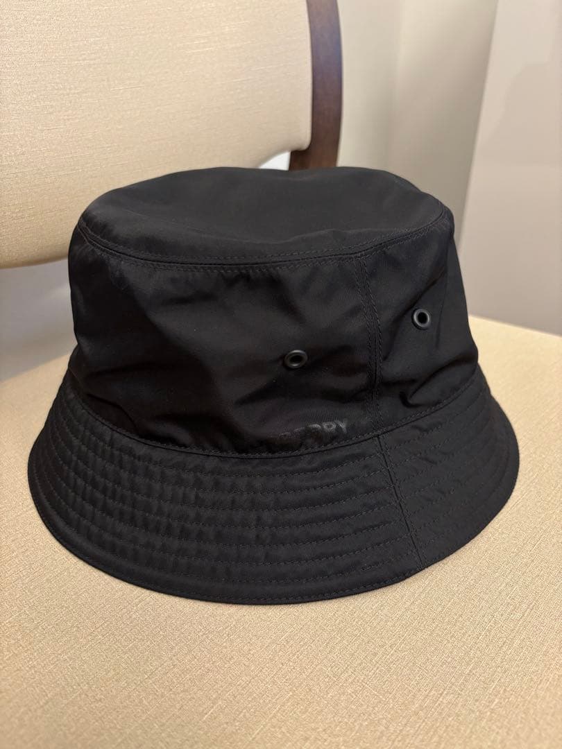 BURBERRY バケットハット ブラック/ベージュ チェック柄リバーシブル