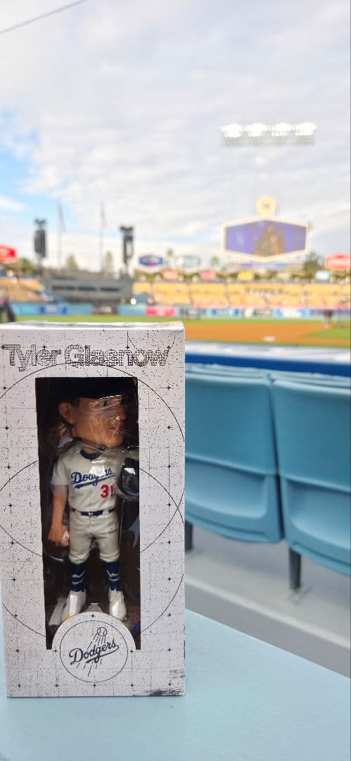 フィギュア ドジャース　ボブルヘッド　タイラー・グラスノー