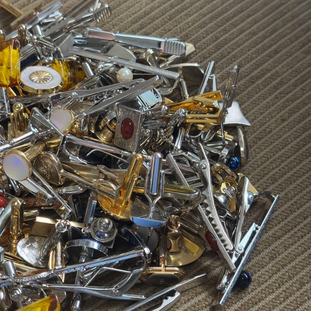 遺品整理 大量アクセサリー 時計 まとめ売り ブローチ ネクタイピン 刻印未検品