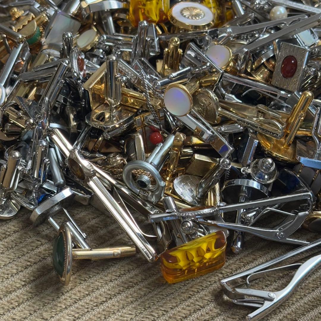 遺品整理 大量アクセサリー 時計 まとめ売り ブローチ ネクタイピン 刻印未検品