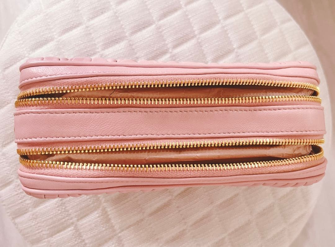 【新品】MIUMIUマテラッセ ショルダーバッグ ピンク正規品【未使用】