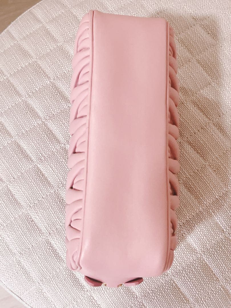 【新品】MIUMIUマテラッセ ショルダーバッグ ピンク正規品【未使用】