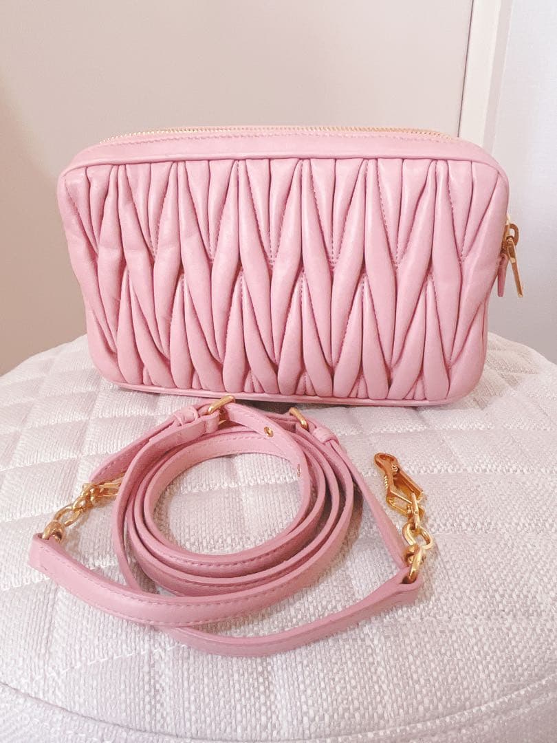 【新品】MIUMIUマテラッセ ショルダーバッグ ピンク正規品【未使用】