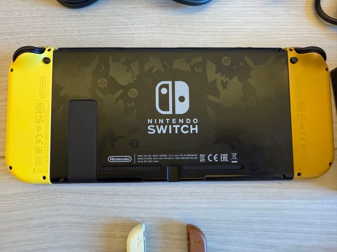 【ピカブイ限定モデル】NintendoSwitch本体+キャリングケース