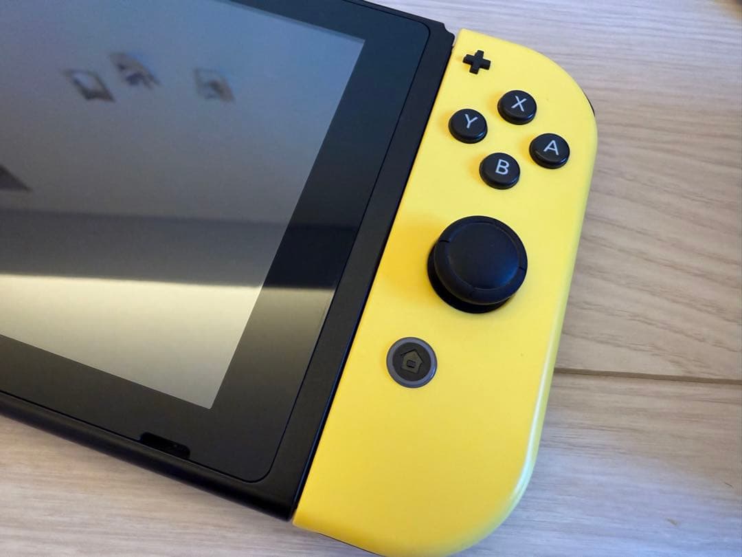 【ピカブイ限定モデル】NintendoSwitch本体+キャリングケース