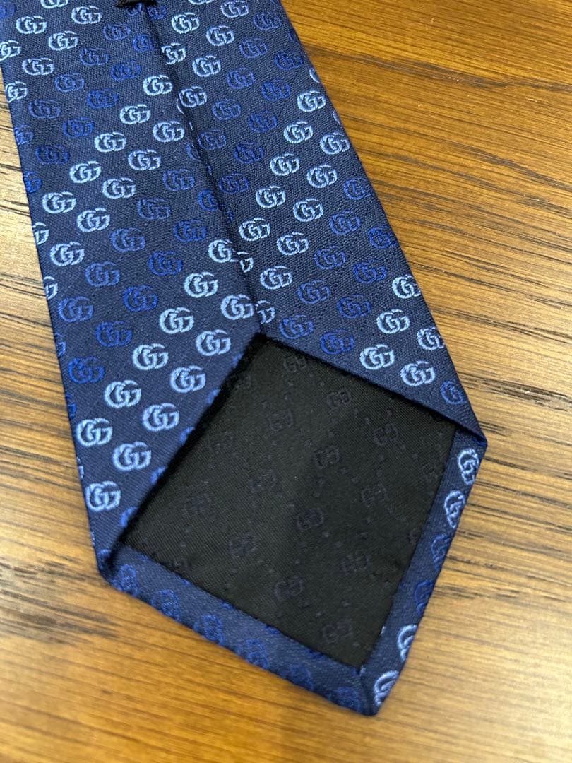 美品GUCCIネクタイ濃紺