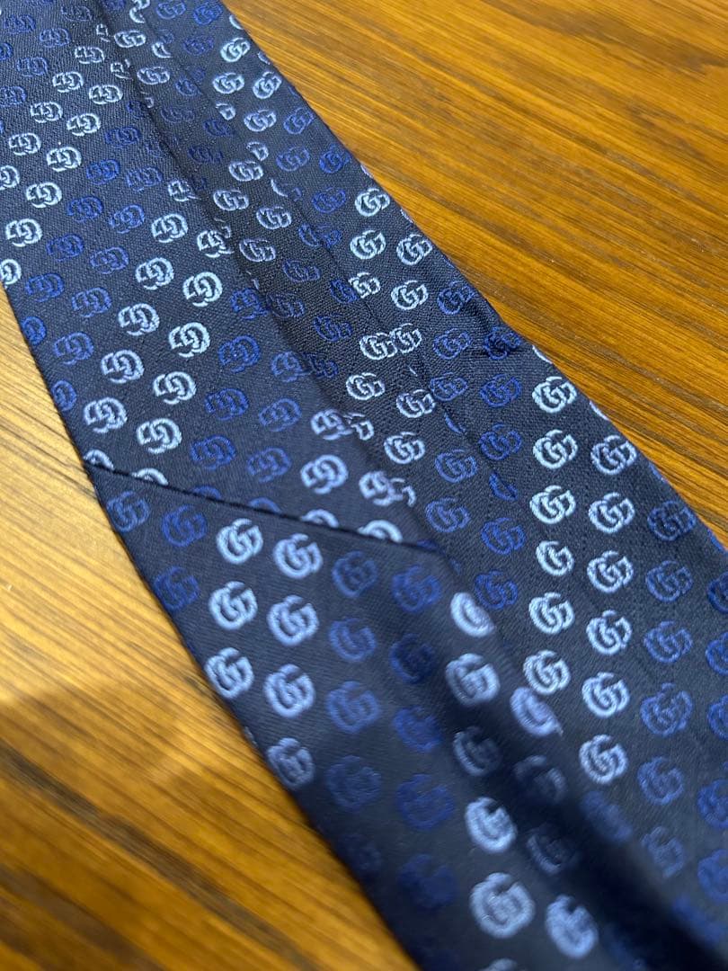 美品GUCCIネクタイ濃紺