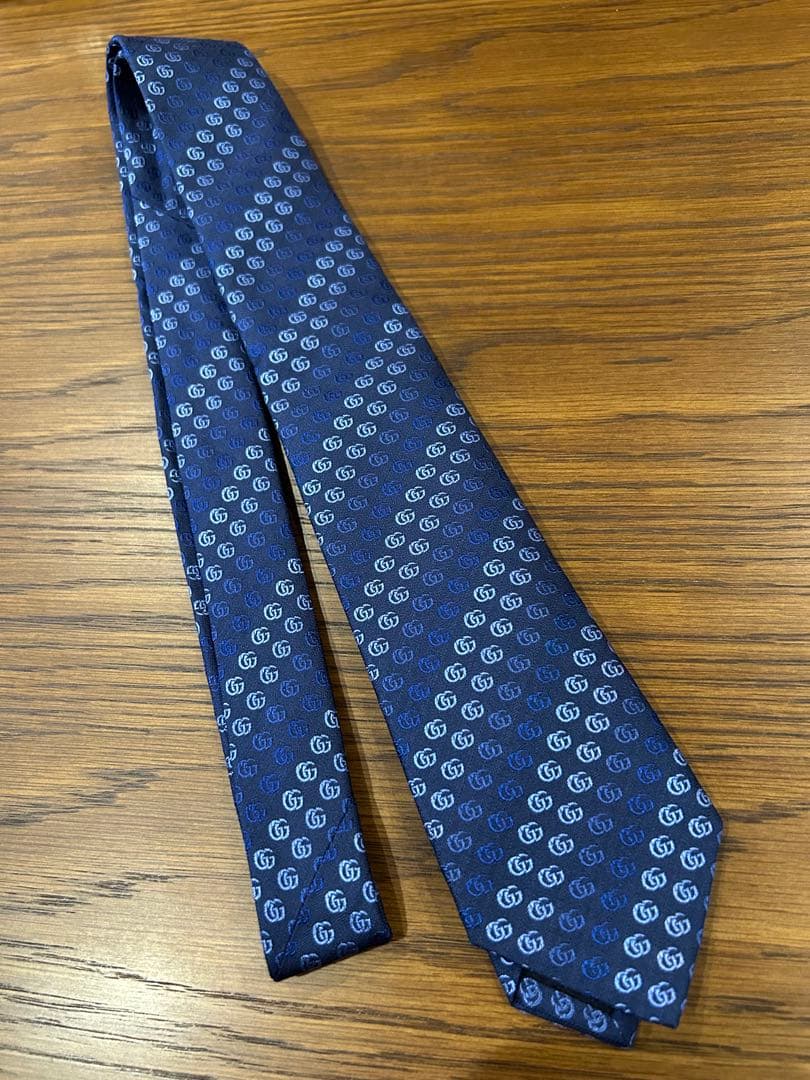 美品GUCCIネクタイ濃紺