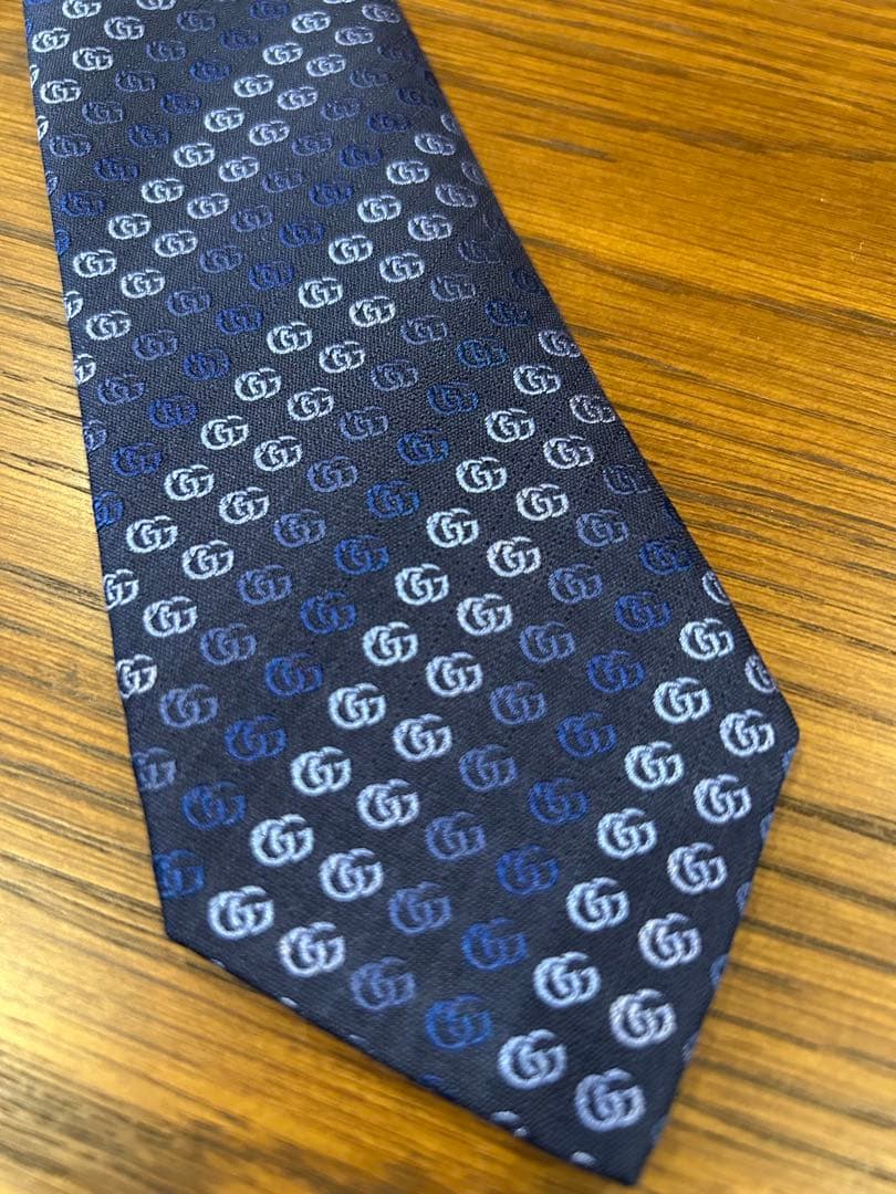 美品GUCCIネクタイ濃紺