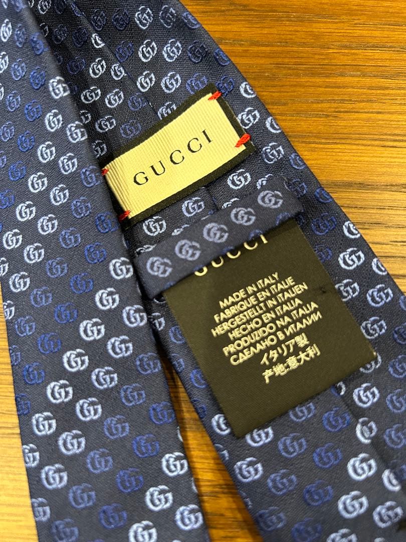 美品GUCCIネクタイ濃紺