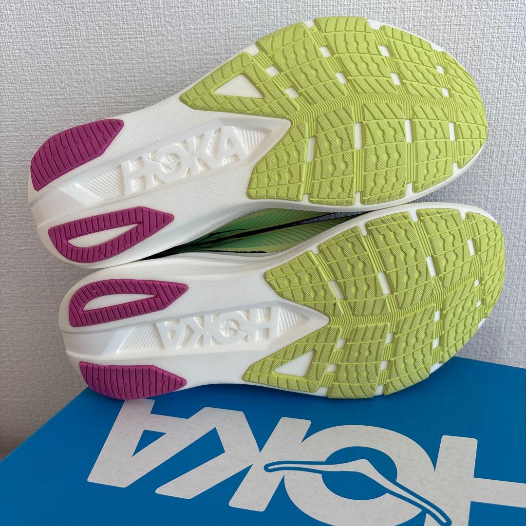 23.5　ホカ　HOKA ONEONE　ランニングシューズ　1143490