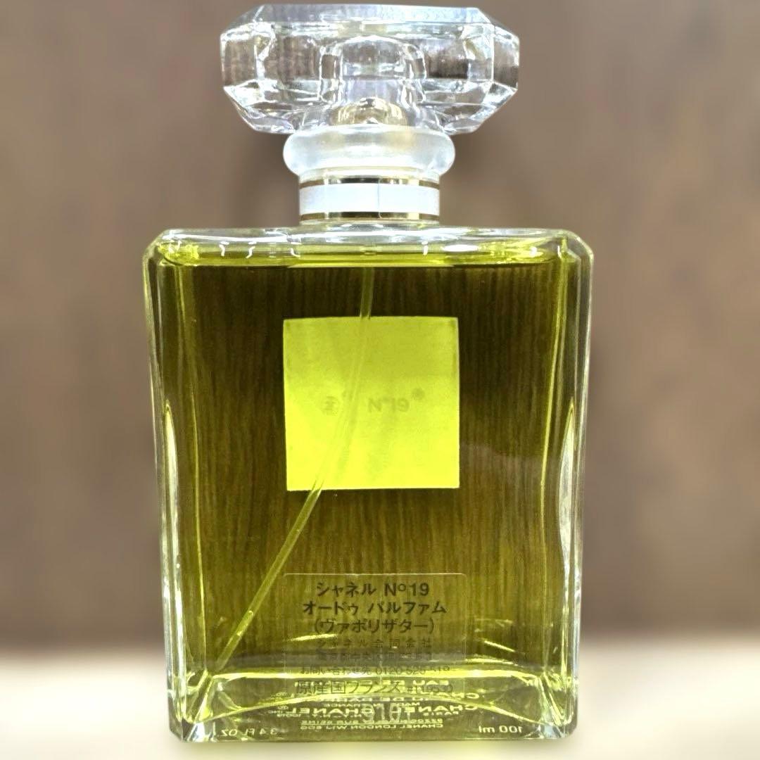 シャネルNo.19 オードゥ パルファム（ヴァポリザター）