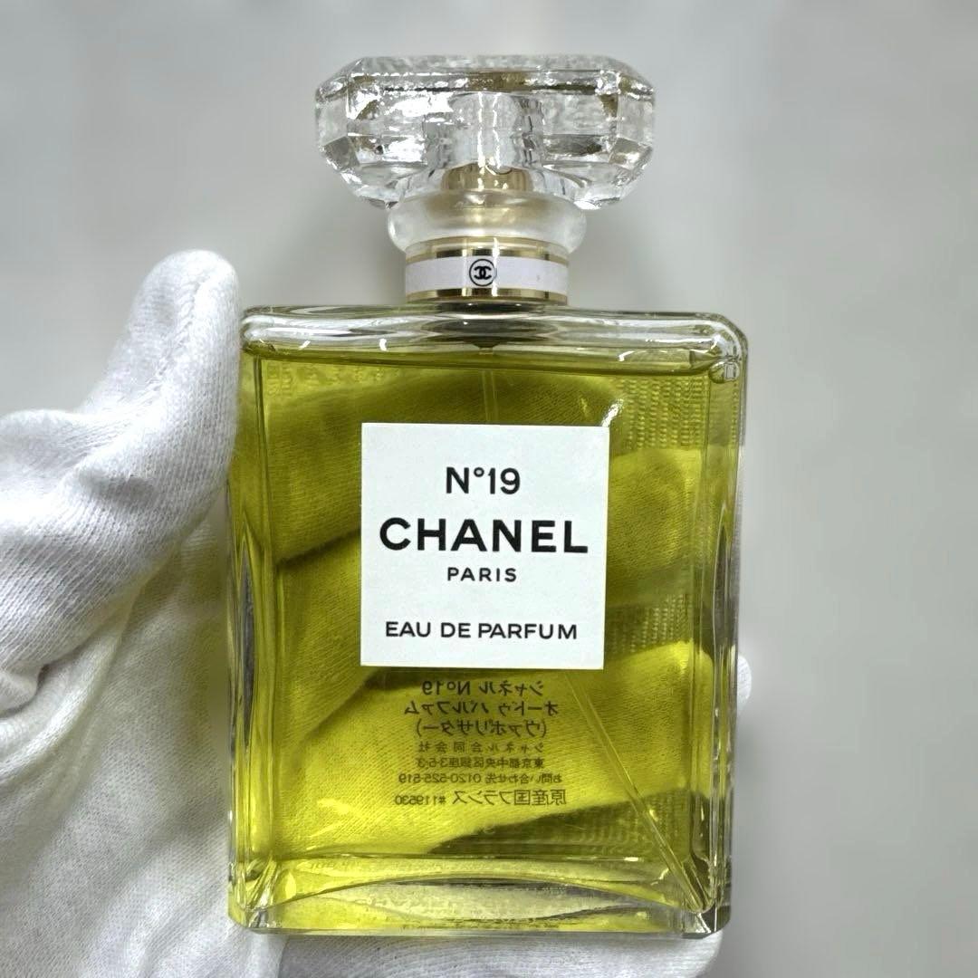 シャネルNo.19 オードゥ パルファム（ヴァポリザター）