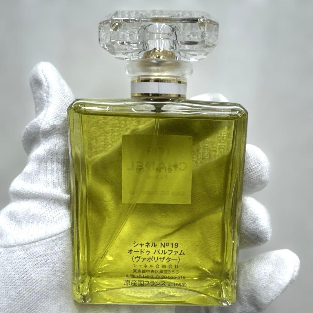シャネルNo.19 オードゥ パルファム（ヴァポリザター）
