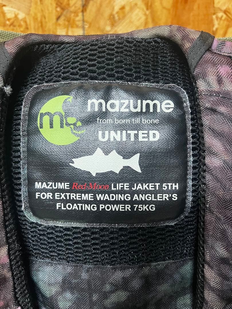マズメ　ライフジャケット　レッドムーン