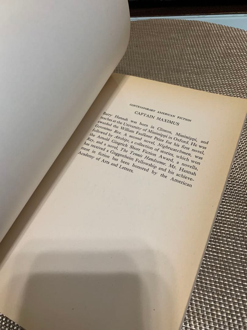 希少　Captain Maximus by Barry Hannah