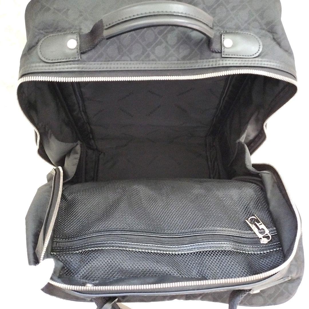 ゲラルディーニ　キャリーケース　4輪　機内持込　鍵付き　黒　ブラック