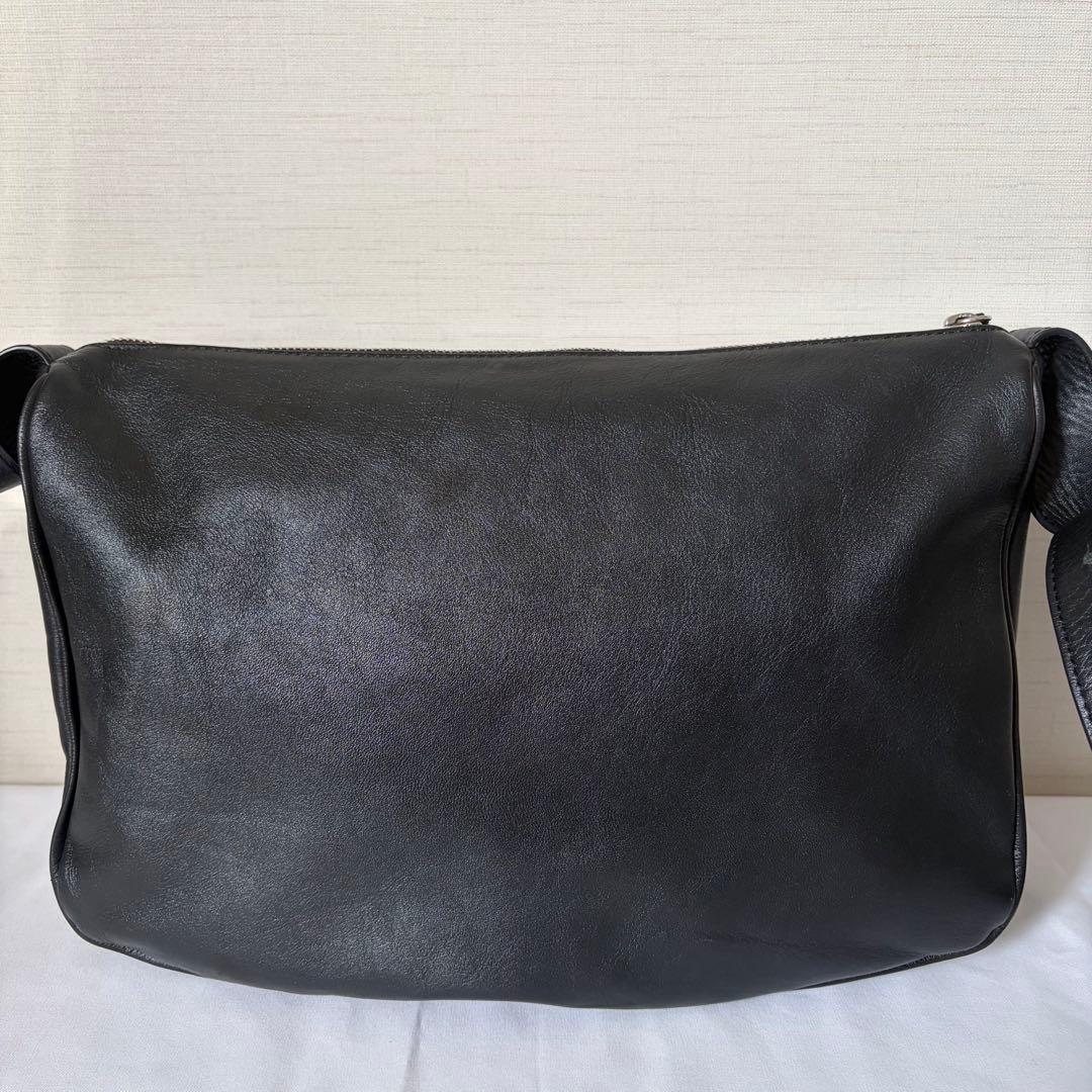 イアパピヨネ　スワローマチショルダーバッグ　レザー　ブラック