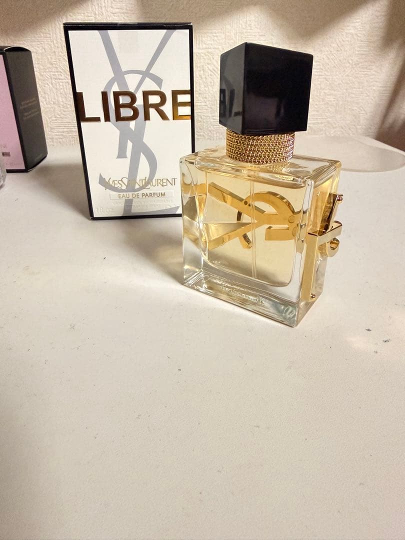 Yves Saint Laurent LIBRE 香水　リブレ　オーデパルファム