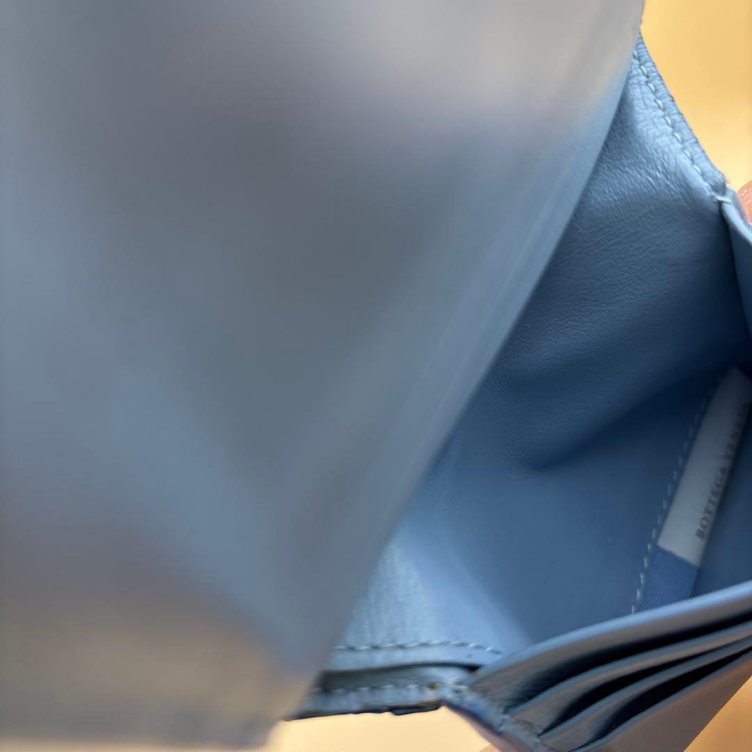 ◆正規品◆現行ボッティガヴェネタイントレチャート二つ折りサイフブルーカラー