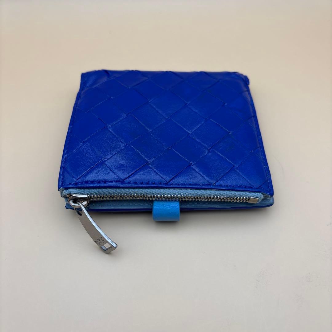 ◆正規品◆現行ボッティガヴェネタイントレチャート二つ折りサイフブルーカラー