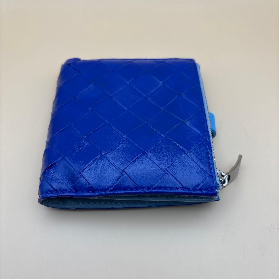 ◆正規品◆現行ボッティガヴェネタイントレチャート二つ折りサイフブルーカラー